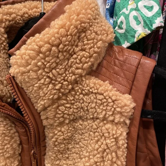 Tuckernuck Reversible Beckham Vest - Picture 3 of 6